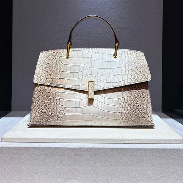 Tas Dames - Flap Tas met Logo Band en Bedeltje | Chique