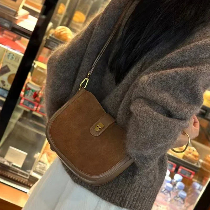 Schoudertas Dames - Halfmaan Saddle Bag met Draaislot | Chique