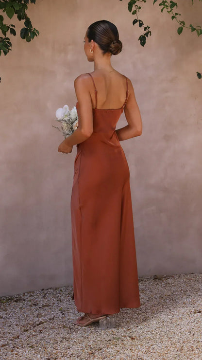 Saar - Elegante Bruiloft Gastenjurk Dames met Spaghettibandjes en Hoge Split