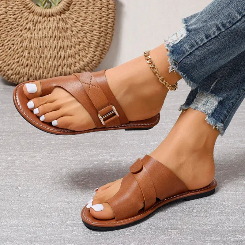 Saar - Stijlvolle Orthopedische Sandalen Dames met Teenring en Gespsluiting