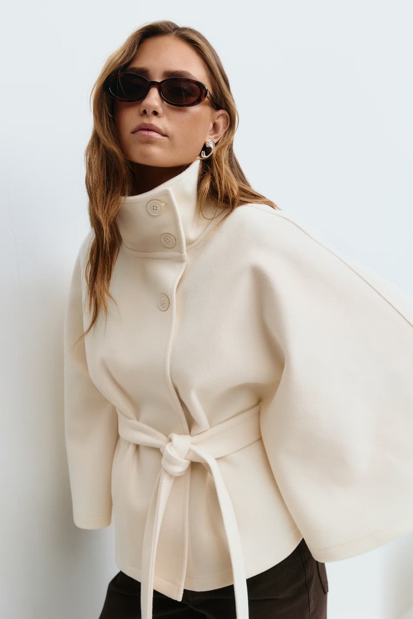 Sanne - Elegante Dames Korte Trenchcoat Herfst met Ceintuur en Hoge Col