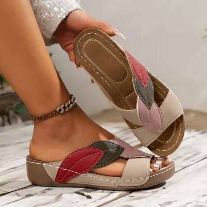 Sanne - Vrolijke Orthopedische Sandalen Dames met Bladmotief en Wigzool
