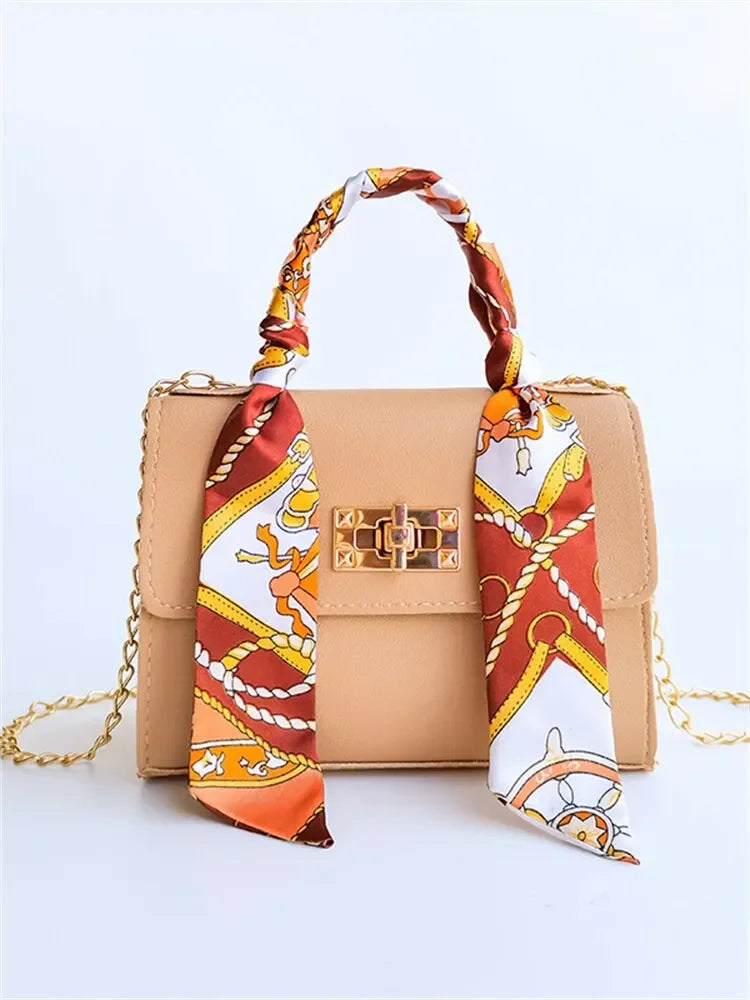 Tas Dames - Compacte Flap Tas met Sjaal en Gouden Ketting | Chique
