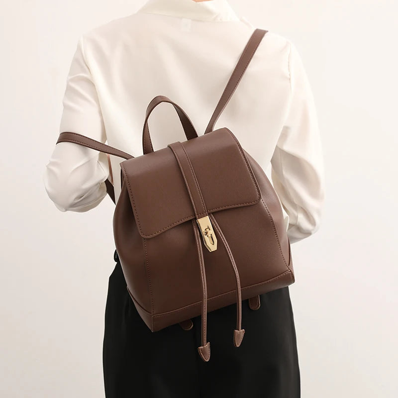 Rugzak Dames - Compacte Tas met Flapsluit en Contrast Detail | Casual