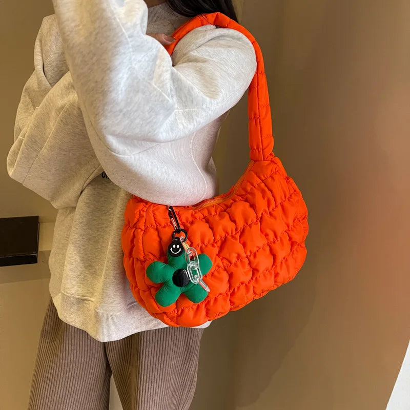 Tas Dames - Gewatteerde Hobo Tas met Bloem Bedeltje | Casual