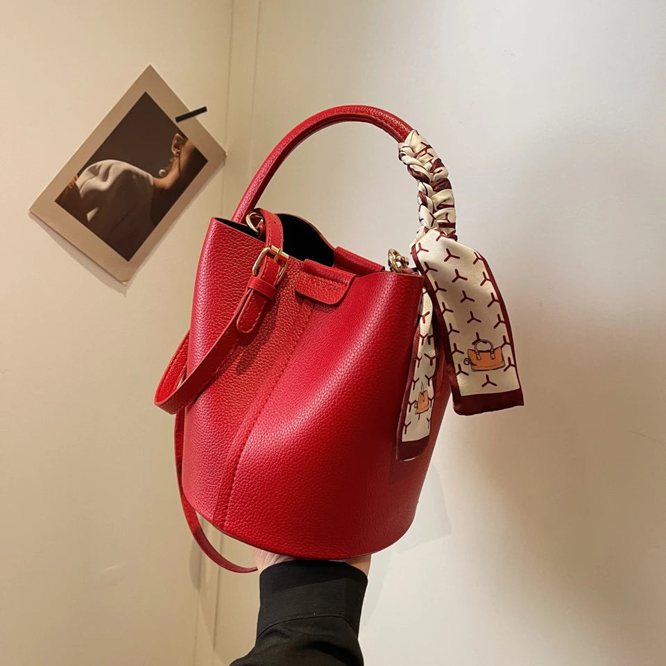 Tas Dames - Bucket Bag met Sjaaltje en Gouden Hardware | Chique