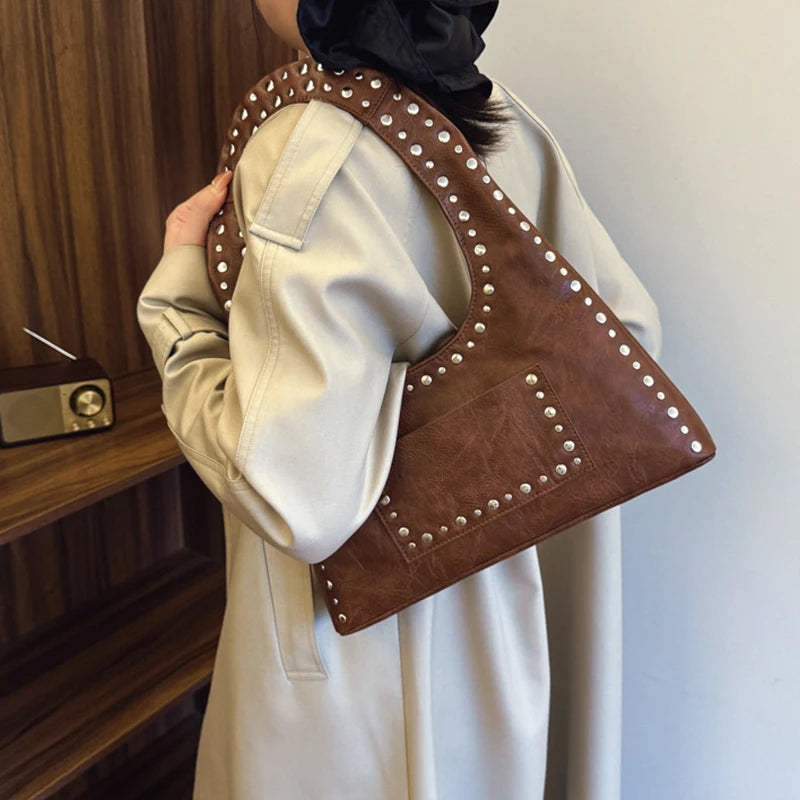 Tas Dames - Schoudertas met Studs en Halfmaan Silhouet | Casual