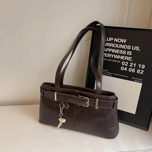 Tas Dames - Langwerpige Schoudertas met Gesp en Sleutelhanger | Stoer