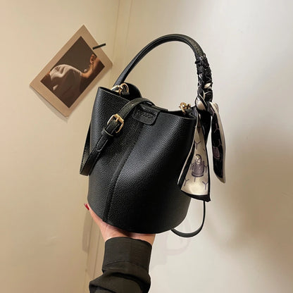 Tas Dames - Bucket Bag met Sjaaltje en Gouden Hardware | Chique