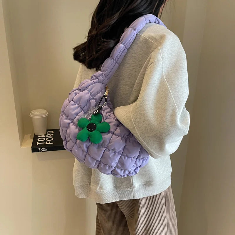 Tas Dames - Gewatteerde Hobo Tas met Bloem Bedeltje | Casual