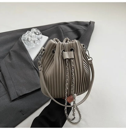 Tas Dames - Bucket Bag met Plissé en Zilveren Ketting | Chique