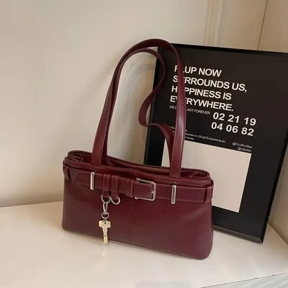 Tas Dames - Langwerpige Schoudertas met Gesp en Sleutelhanger | Stoer