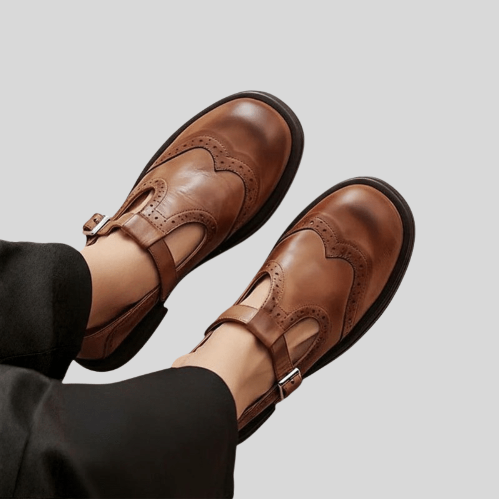 Tess - Vintage Damesschoenen met T-Band Gesp en Klassieke Broguedetails