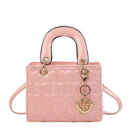 Tas Dames - Compacte Glanzende Handtas met Hartmotief en Gouden Hanger | Chique