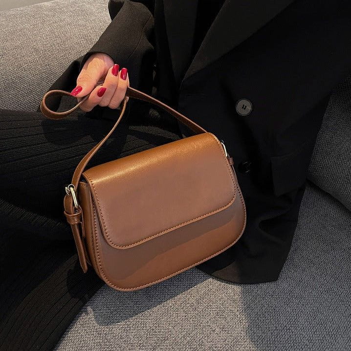 Tas Dames - Compacte Saddle Bag met Klepje en Schouderband | Klassiek