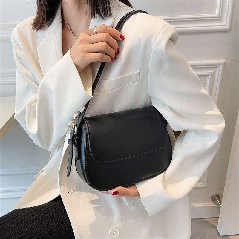 Tas Dames - Compacte Saddle Bag met Klepje en Schouderband | Klassiek